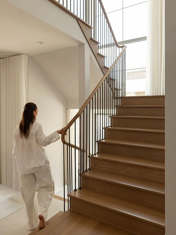 escalier maison chamonix - noyau Familial - Symbiose Design